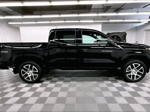 Used 2024 Chevrolet Colorado Z71 w/ Z71 Convenience Package 2 AWD/4WD image 15