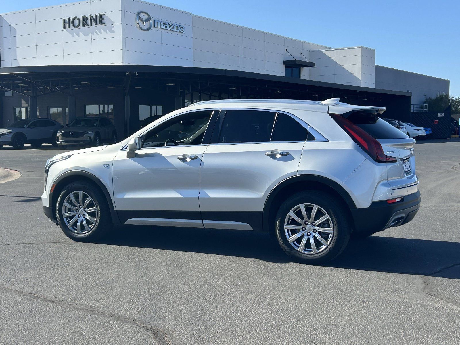 Used 2020 Cadillac XT4 Premium Luxury w/ Technology Package FWD image 4