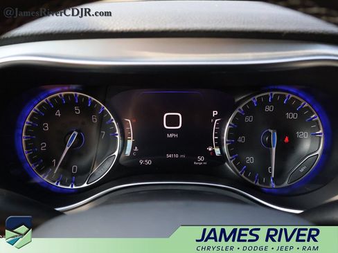 Used 2025 Chrysler Pacifica Limited FWD image 29