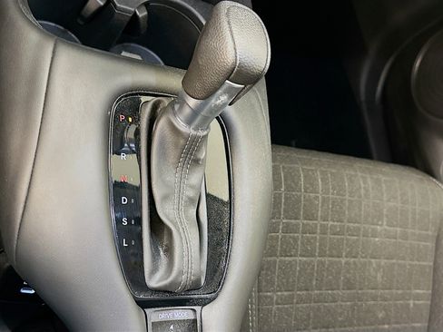 Used 2025 Honda HR-V LX image 24