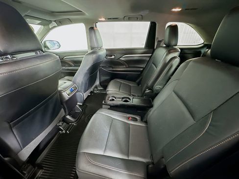 Used 2019 Toyota Highlander Limited AWD/4WD image 32
