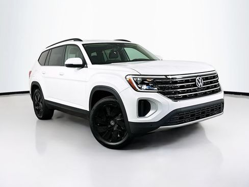 Used 2026 Volkswagen Atlas SE w/ Panoramic Sunroof Package FWD image 2