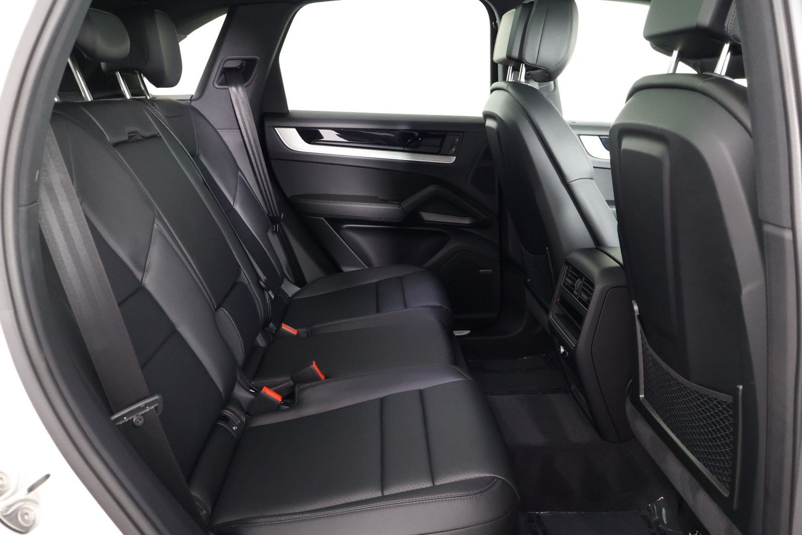 Certified 2026 Porsche Cayenne AWD/4WD image 32