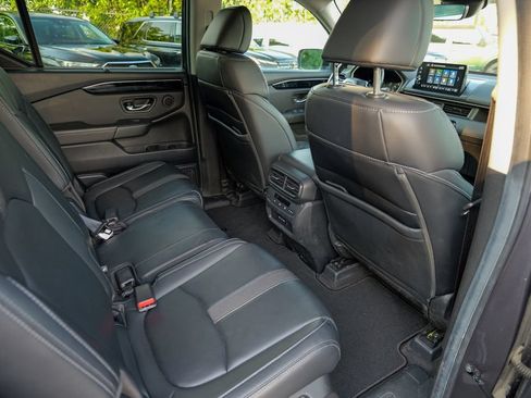 Used 2025 Honda Pilot EX-L image 32