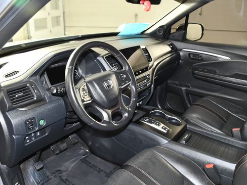 Certified 2023 Honda Passport TrailSport image 2