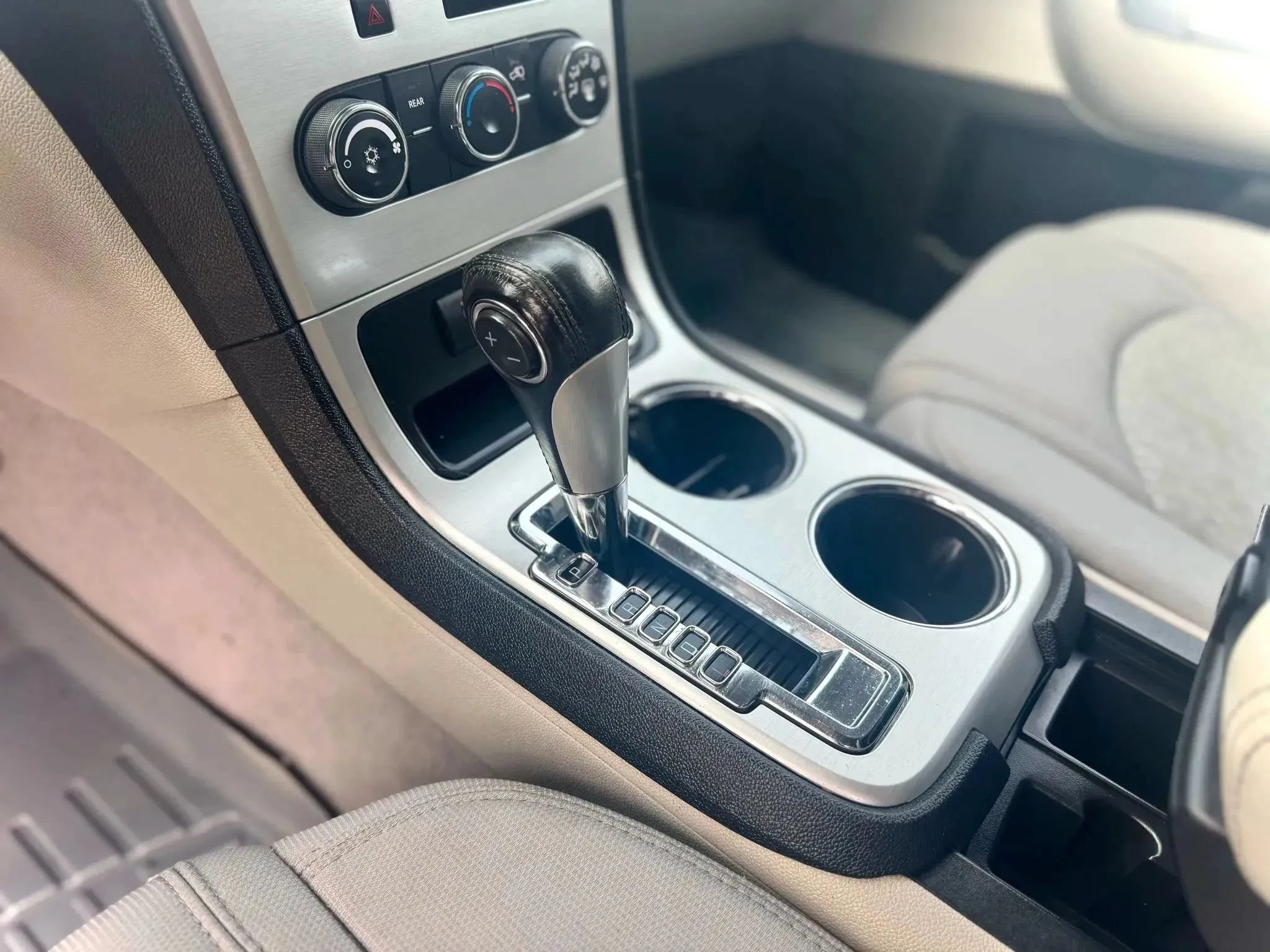 Used 2011 GMC Acadia SLE FWD image 11