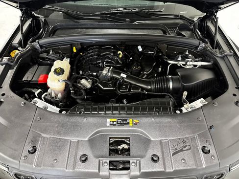 Used 2025 Jeep Grand Cherokee Altitude AWD/4WD image 11
