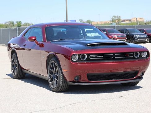 Used 2018 Dodge Challenger R/T w/ Sound Group RWD image 4