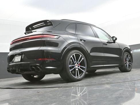 New 2025 Porsche Cayenne GTS image 36