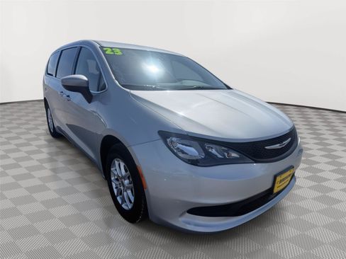 Used 2023 Chrysler Voyager LX FWD image 9