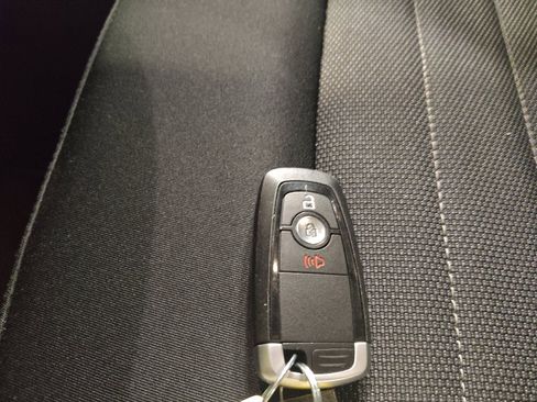 Used 2017 Ford Edge SE FWD image 32