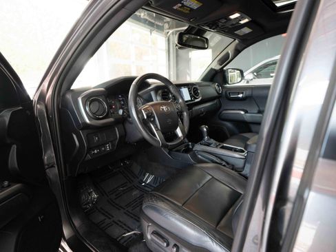 Used 2021 Toyota Tacoma TRD Off-Road w/ TRD Premium Off Road Package image 8