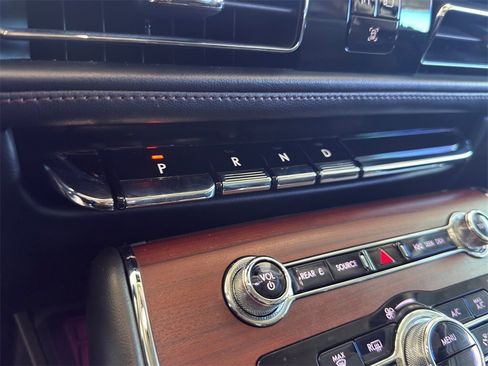 Used 2023 Lincoln Aviator Reserve w/ Equipment Group 201A image 21