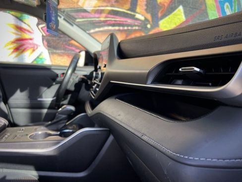 Used 2021 Toyota Highlander LE image 41