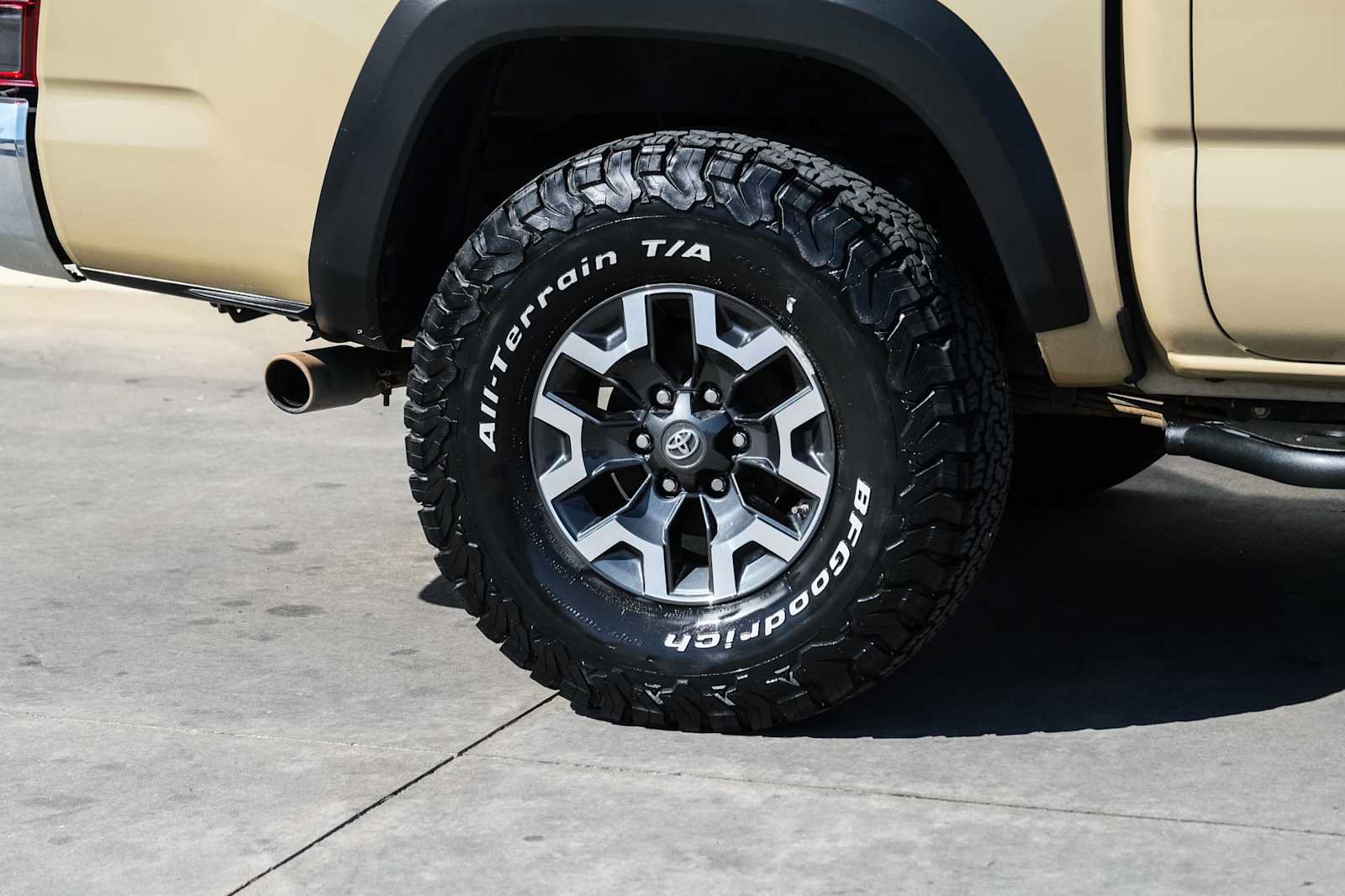 Used 2019 Toyota Tacoma TRD Off-Road AWD/4WD image 7