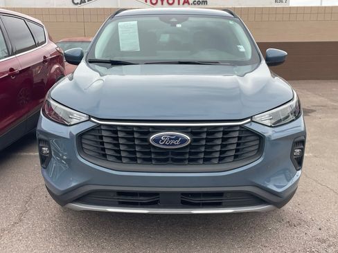 Used 2024 Ford Escape SE image 3