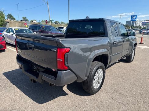 Used 2025 Toyota Tacoma SR5 AWD/4WD image 8