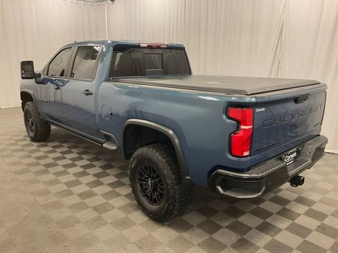 Used 2024 Chevrolet Silverado 2500 ZR2 w/ Technology Package image 4