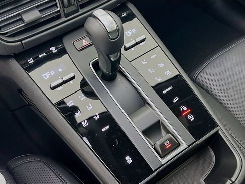 Certified 2026 Porsche Macan AWD/4WD image 18