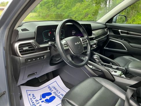 Used 2025 Kia Telluride S FWD image 16