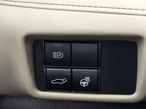 Used 2020 Toyota Highlander Limited FWD image 28
