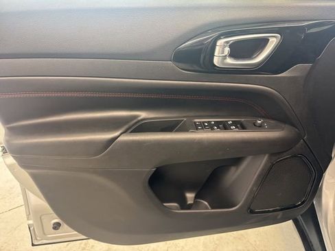 Used 2025 Jeep Compass Trailhawk image 17