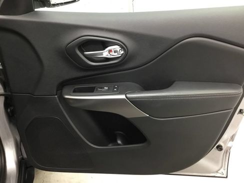 Used 2019 Jeep Cherokee Limited AWD/4WD image 49
