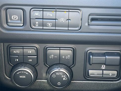 Used 2024 Chevrolet Suburban RST w/ Luxury Package image 30