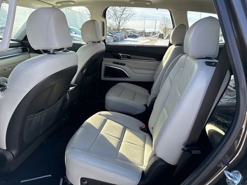 Used 2022 Kia Telluride EX w/ EX Premium Package image 13