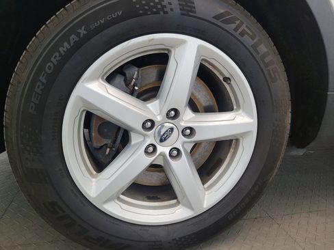 Used 2018 Ford Explorer XLT w/ Equipment Group 201A FWD image 31