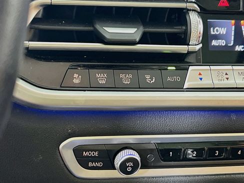 Used 2022 BMW X7 xDrive40i w/ Premium Package AWD/4WD image 20