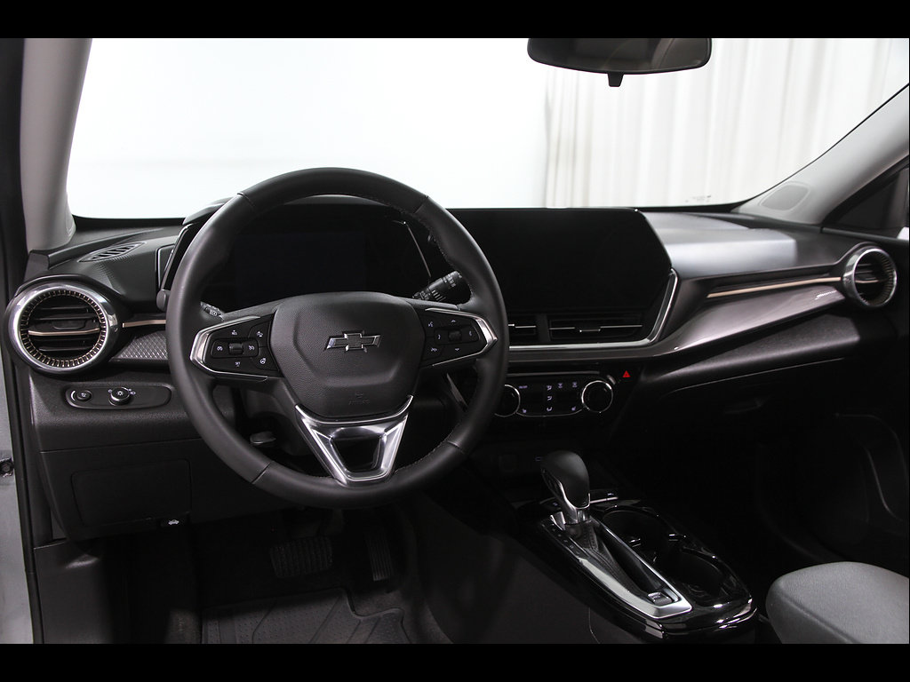 Used 2024 Chevrolet Trax ACTIV w/ Sunroof Package FWD image 6