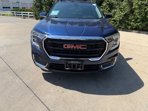 Used 2023 GMC Terrain SLE w/ Driver Convenience Package FWD image 9