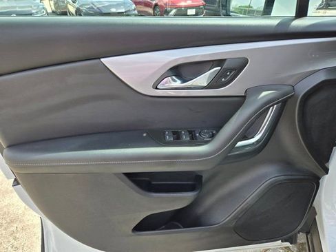 Used 2025 Chevrolet Blazer LT FWD image 11