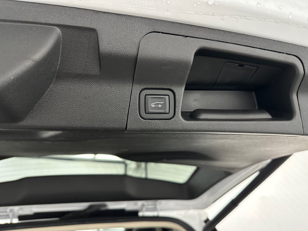 Used 2023 GMC Acadia Denali w/ Denali Technology Package FWD image 21