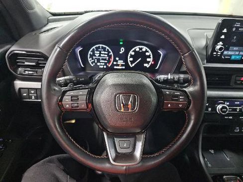 Used 2025 Honda Pilot TrailSport image 9