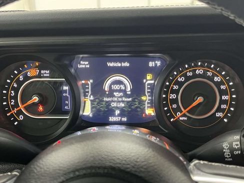 Used 2025 Jeep Wrangler Unlimited Sahara AWD/4WD image 38