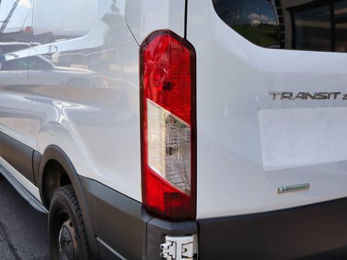 Used 2018 Ford Transit 250 130 Low Roof RWD image 12