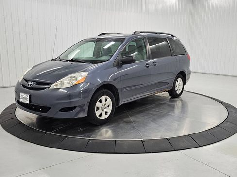 Used 2006 Toyota Sienna LE FWD image 1