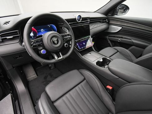 New 2025 Maserati Grecale GT image 12