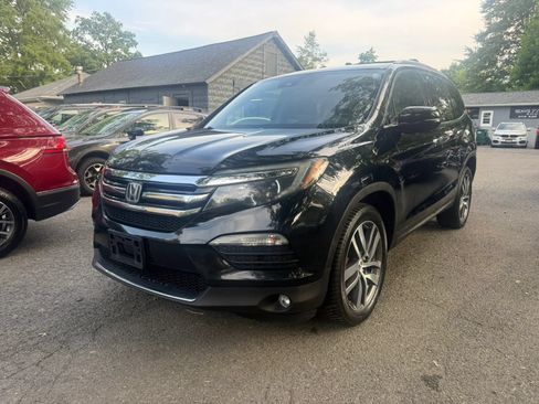 Used 2018 Honda Pilot Touring image 1