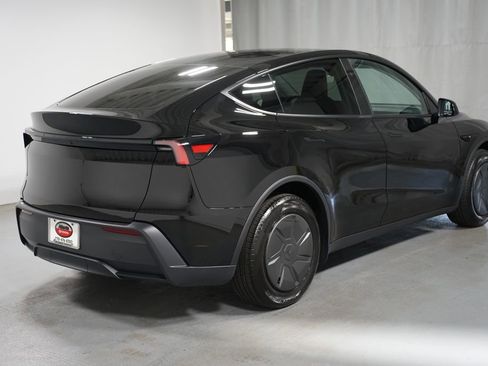 Used 2026 Tesla Model Y 2WD image 8