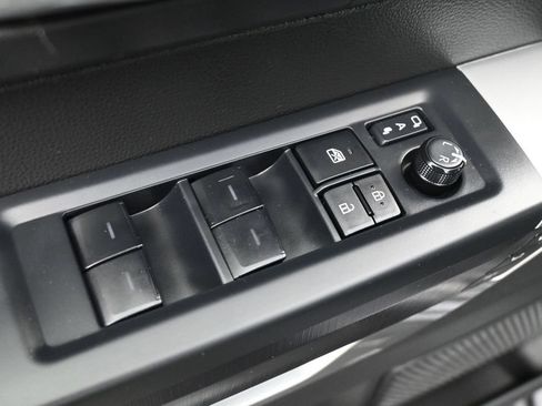 Used 2025 Toyota Tundra Platinum AWD/4WD image 4