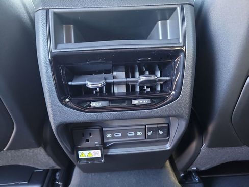 New 2026 Jeep Grand Cherokee Limited w/ Limited Altitude Package AWD/4WD image 17