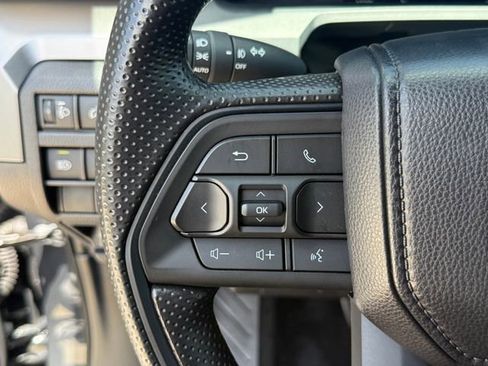 Used 2025 Toyota Tacoma SR5 AWD/4WD image 12