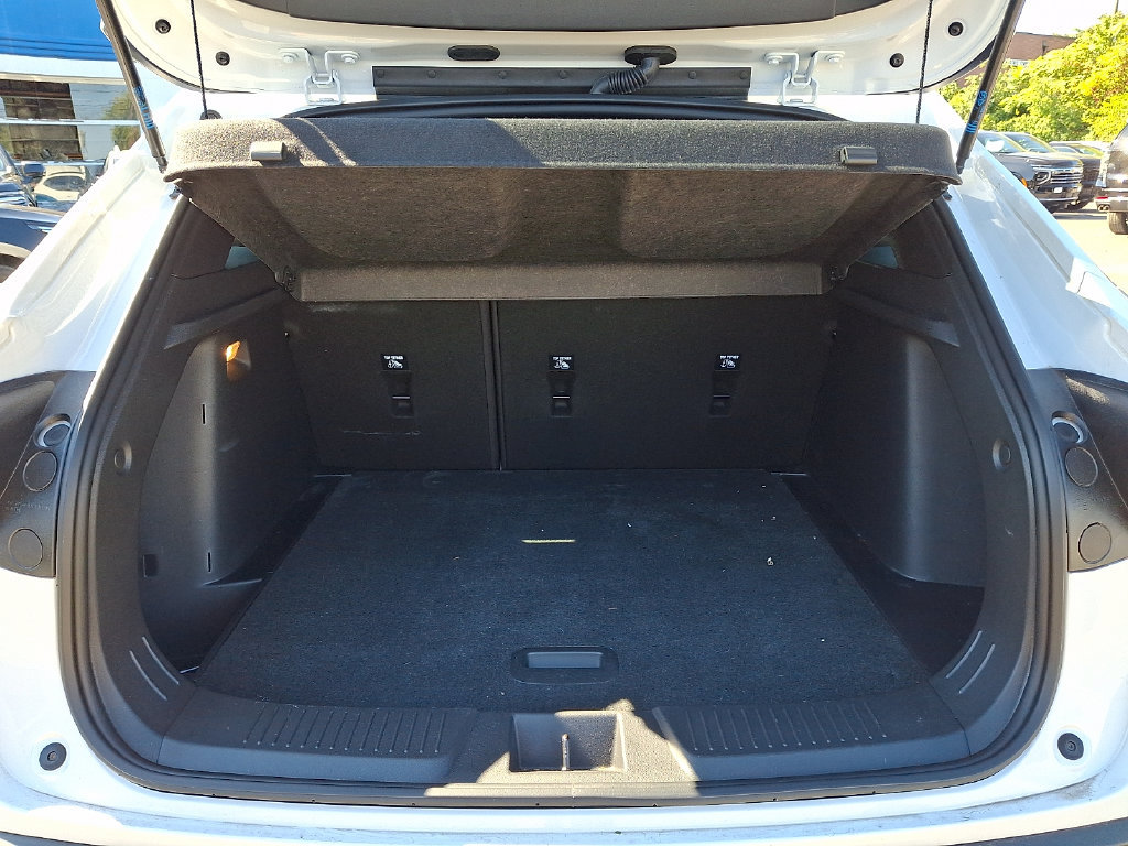 Used 2024 Chevrolet Trax RS w/ Sunroof Package FWD image 28
