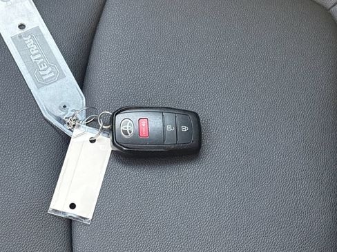 Used 2025 Toyota Corolla Cross XLE AWD/4WD image 9