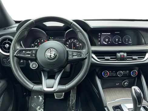 Used 2023 Alfa Romeo Stelvio Ti image 17
