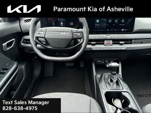 New 2025 Kia K4 LXS image 21