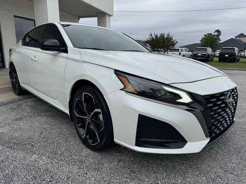 Used 2024 Nissan Altima 2.5 SR FWD image 4